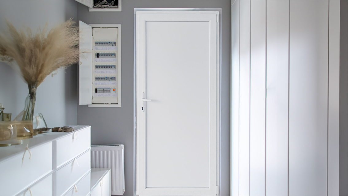 Drzwi techniczne metalowo-plastikowe